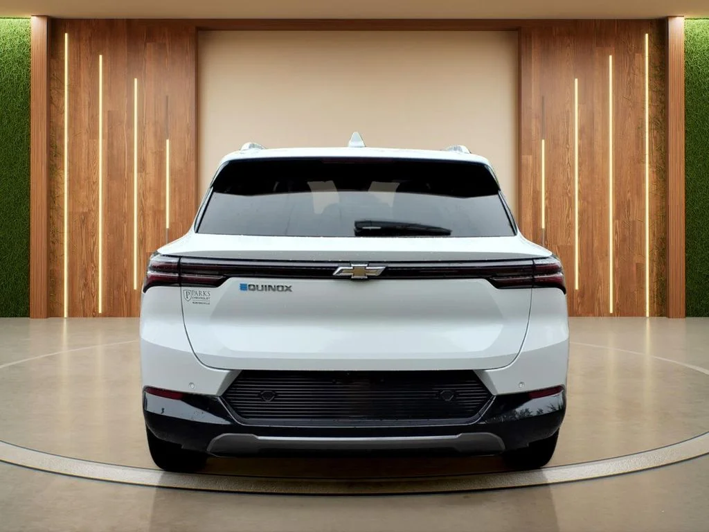 Used 2025 White Chevrolet LT image 30