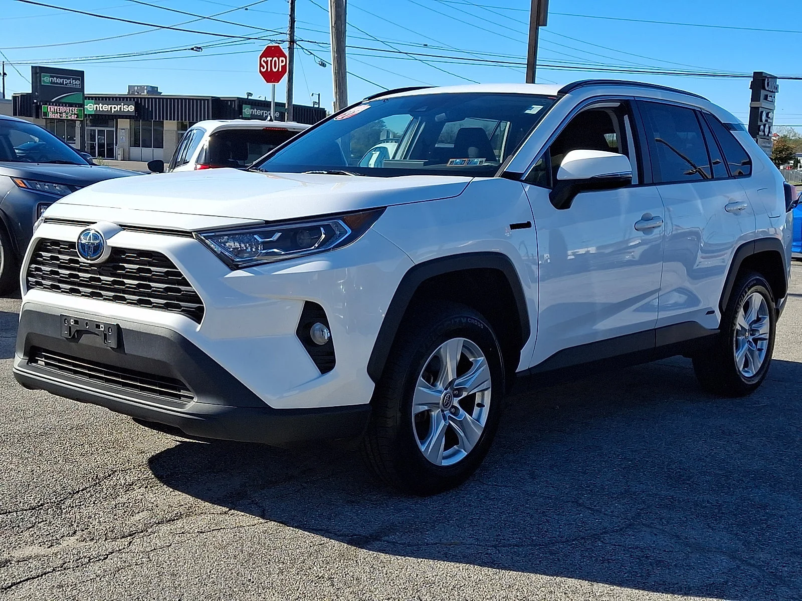 Used 2021 White Toyota XLE image 3
