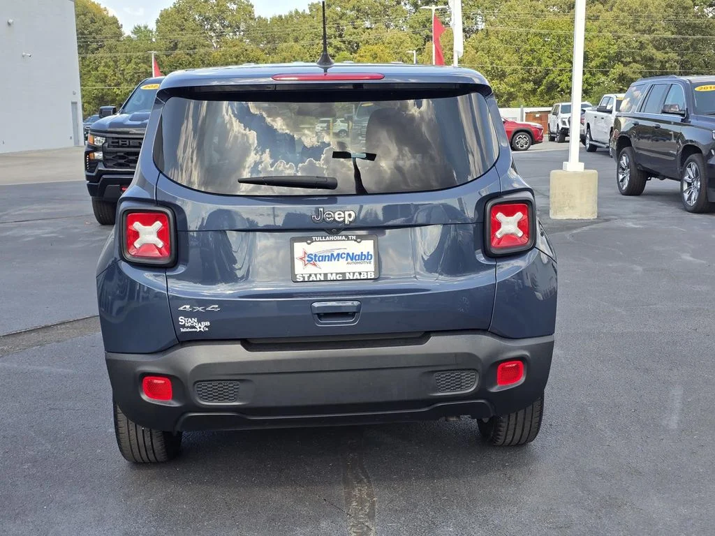 Used 2023 Slate Blue Pearlcoat Jeep Latitude image 6