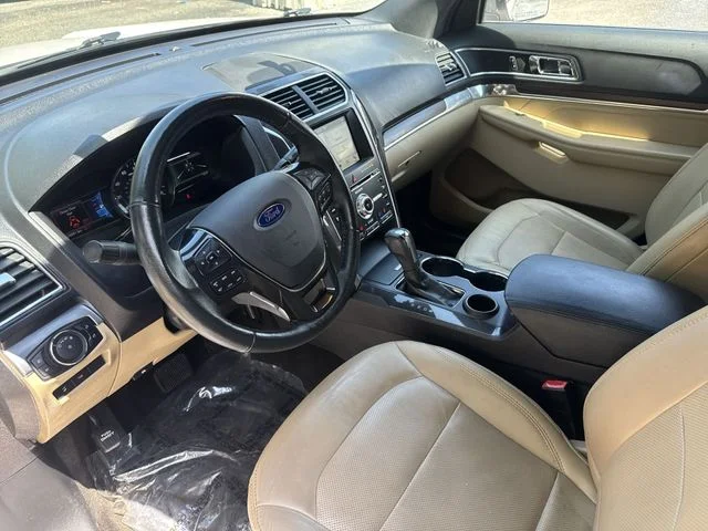 Used 2017 White Ford Limited image 18