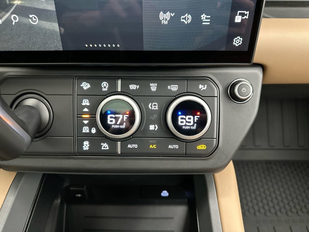 New 2026 Santorini Black Land Rover S image 13