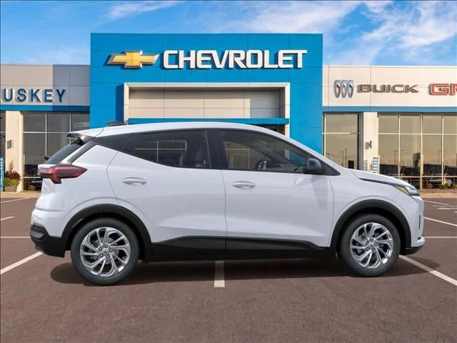 New 2027 White Chevrolet LT image 5