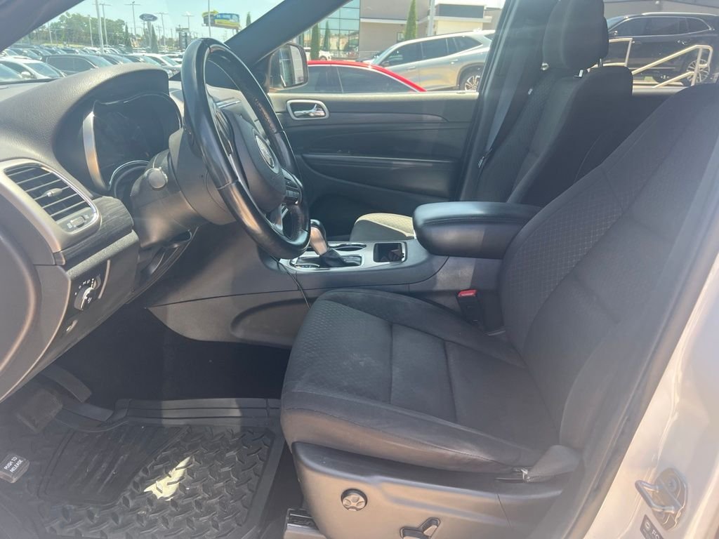 Used 2021 White Jeep Laredo E image 4
