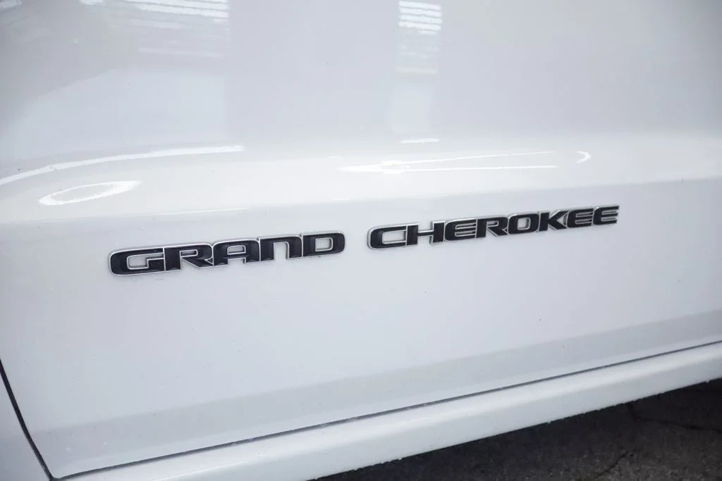 Certified Used 2020 White Jeep Overland image 10