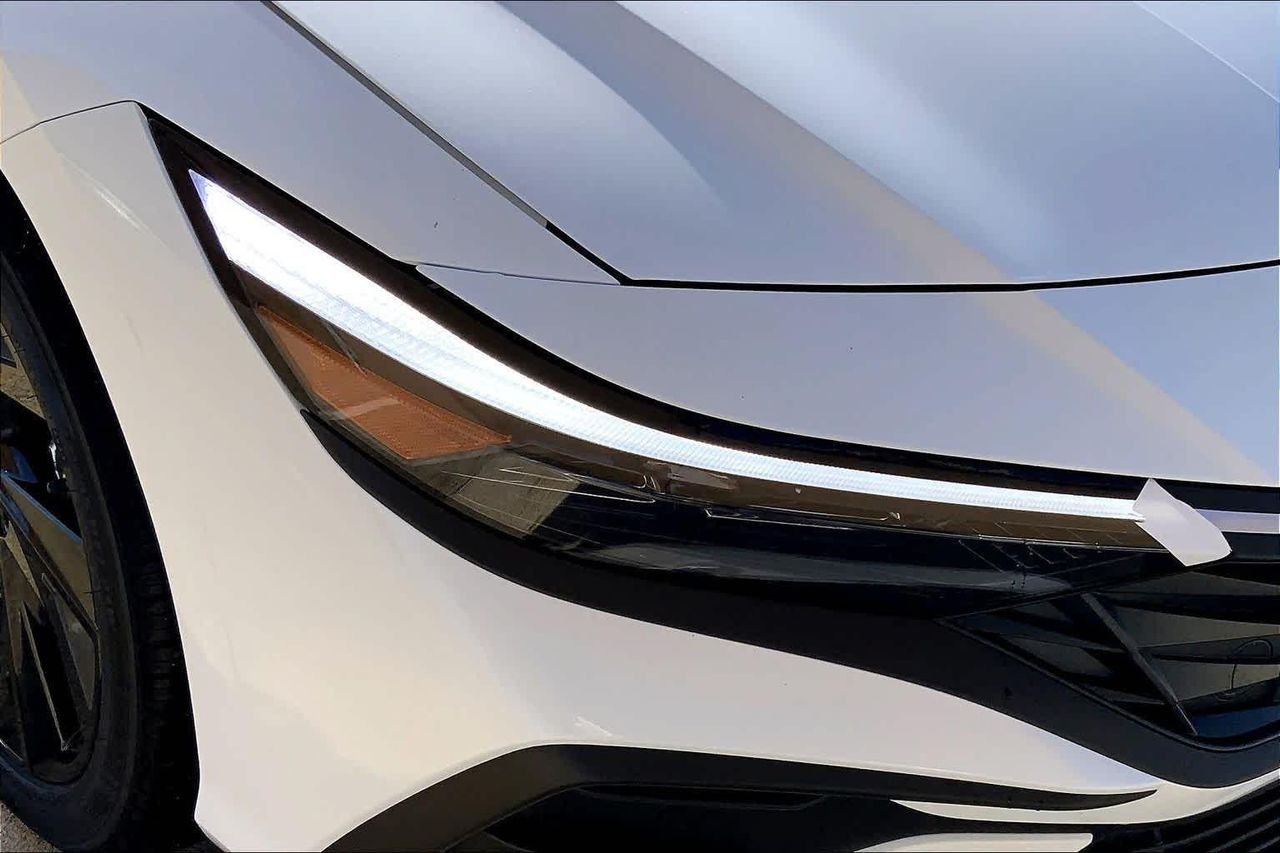 New 2026 Serenity White Hyundai SEL Sport image 13