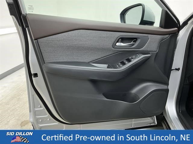 Used 2023 Brilliant Silver Metallic Nissan SV image 16