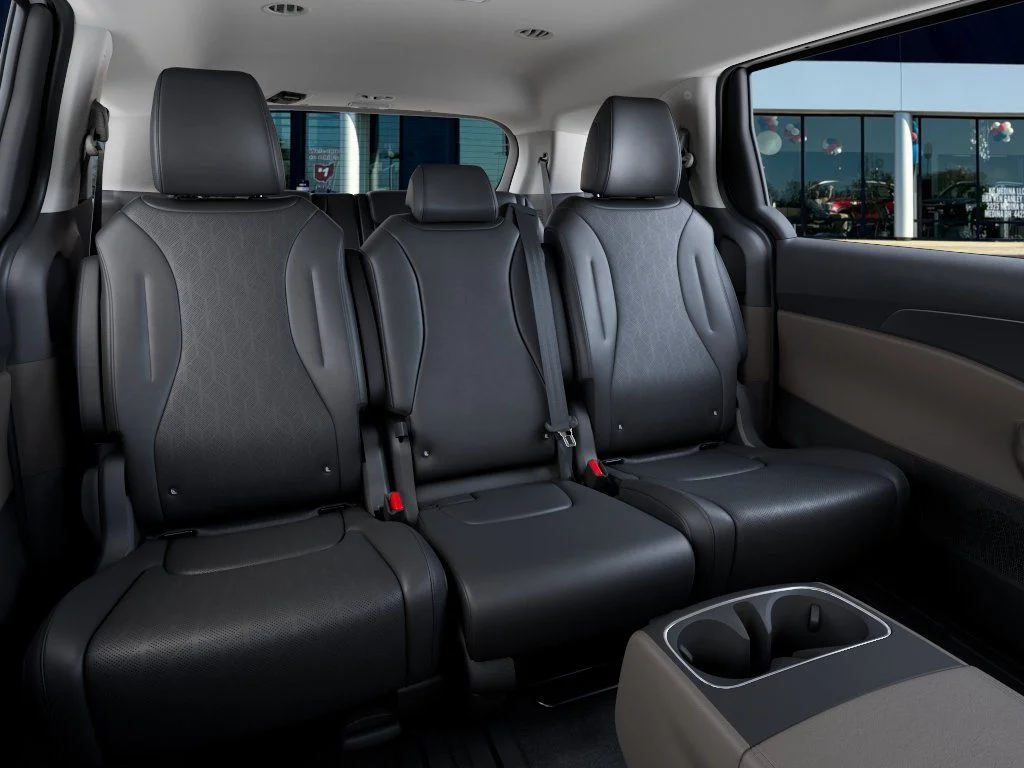 New 2026 Snow White Pearl Kia LXS image 16
