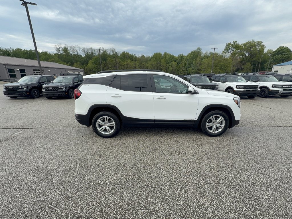 Used 2024 Summit White GMC SLE image 8