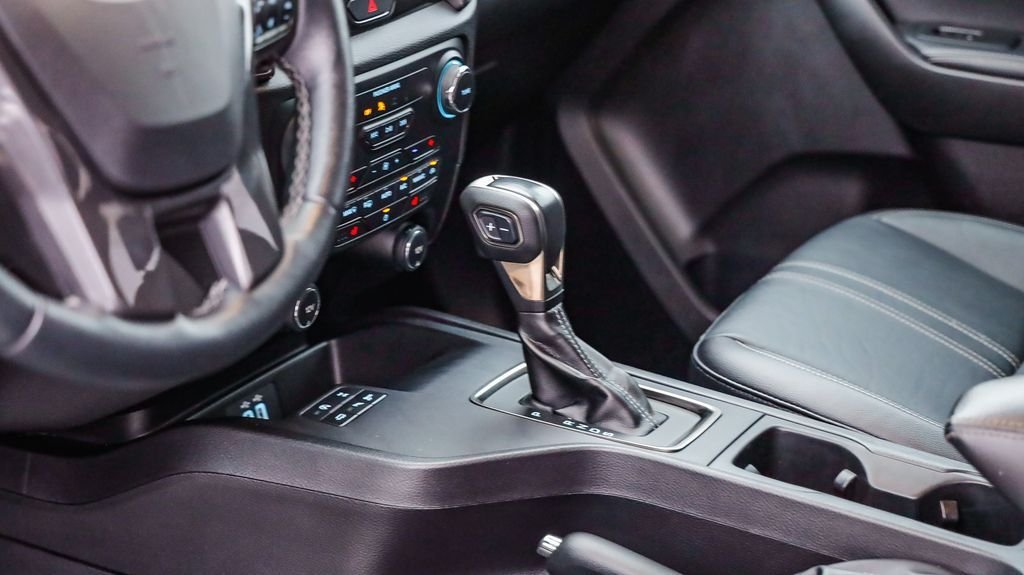Used 2019 Oxford White Ford Lariat image 23