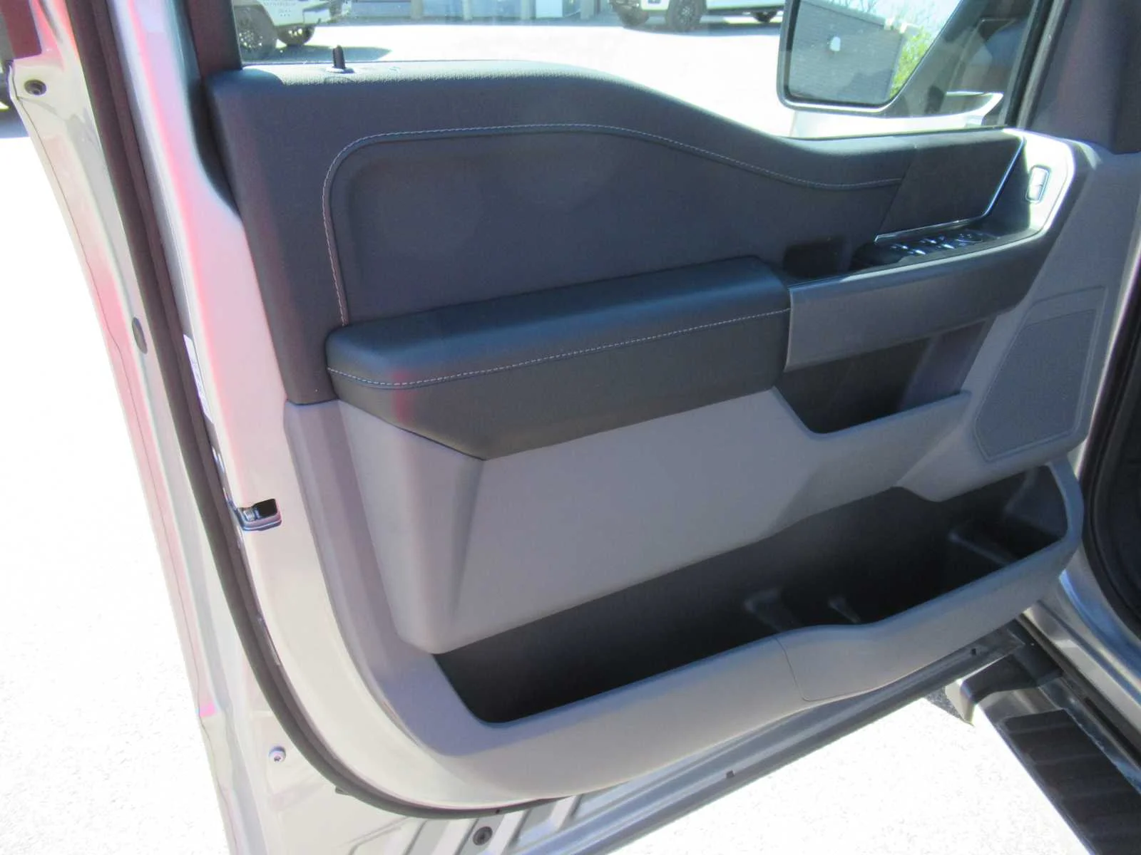 Certified Used 2025 Iconic Silver Ford XLT image 22