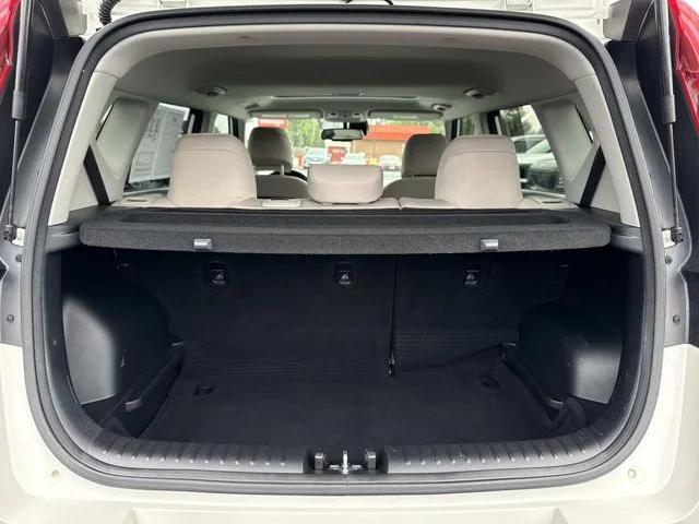 Used 2022 White Kia EX image 29
