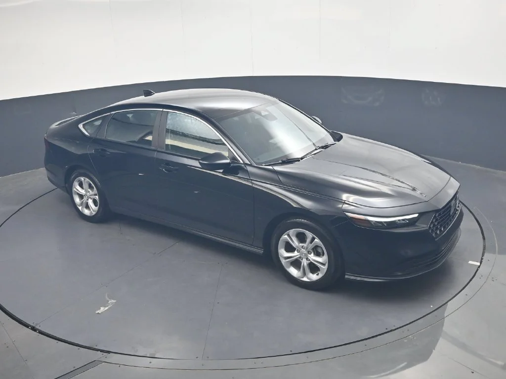 Used 2025  Honda LX image 16