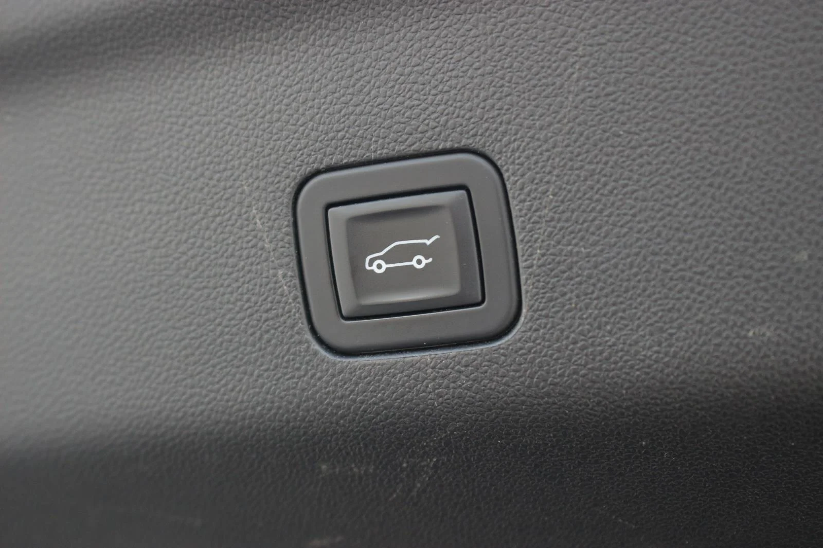 Used 2025 Black Chevrolet High Country image 13