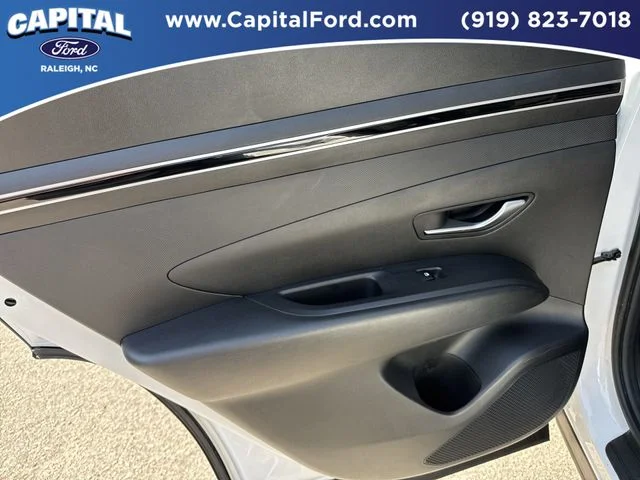 Used 2023 White Hyundai SEL image 17