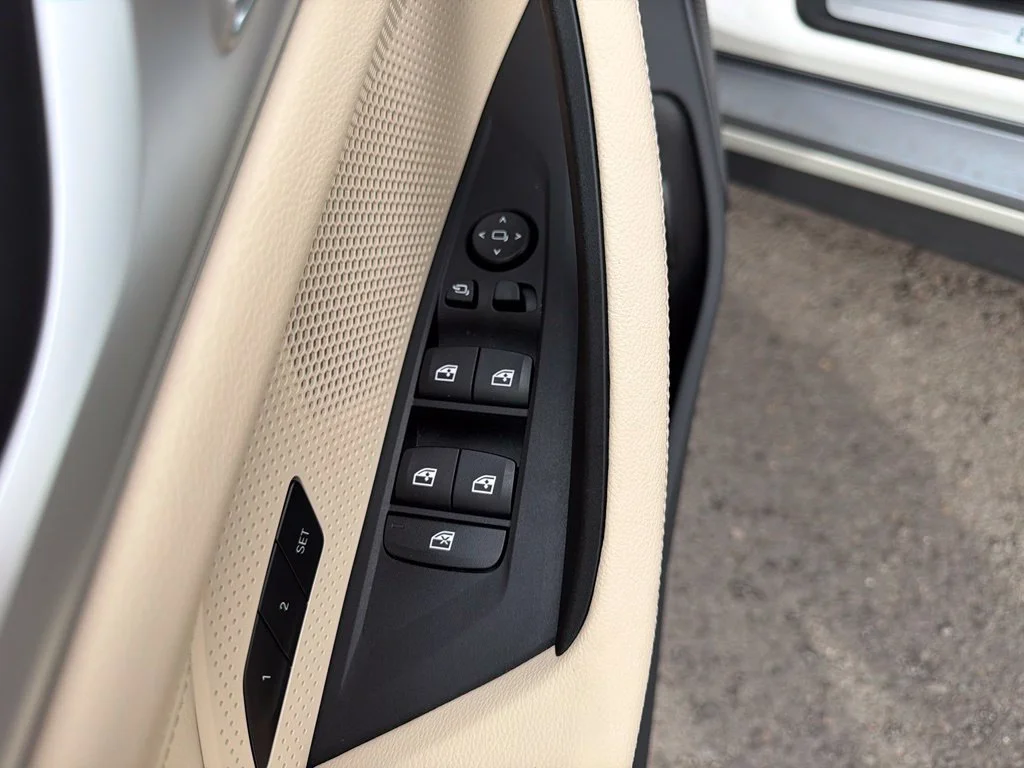 Used 2025 Alpine White BMW xDrive40 image 13