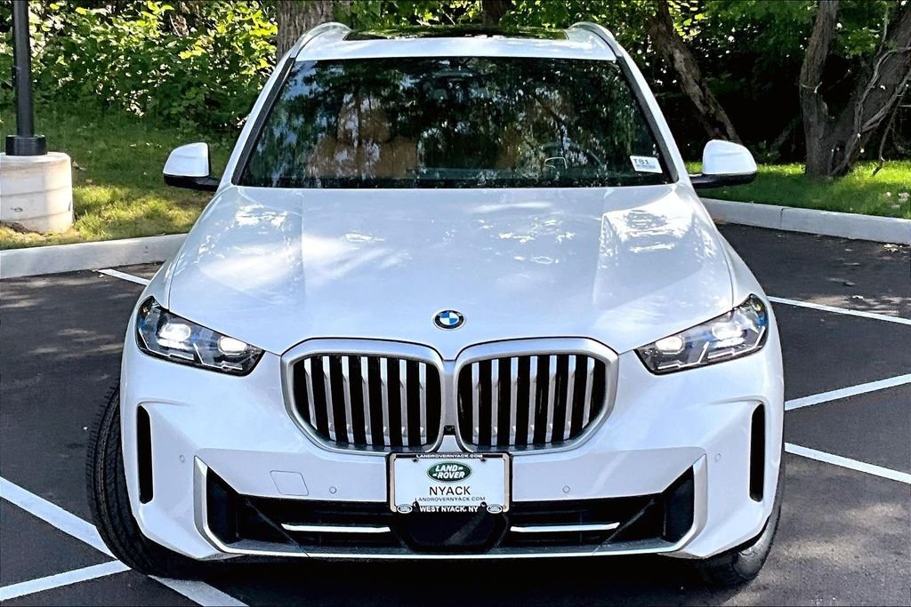 Used 2025 White BMW xDrive40i image 3