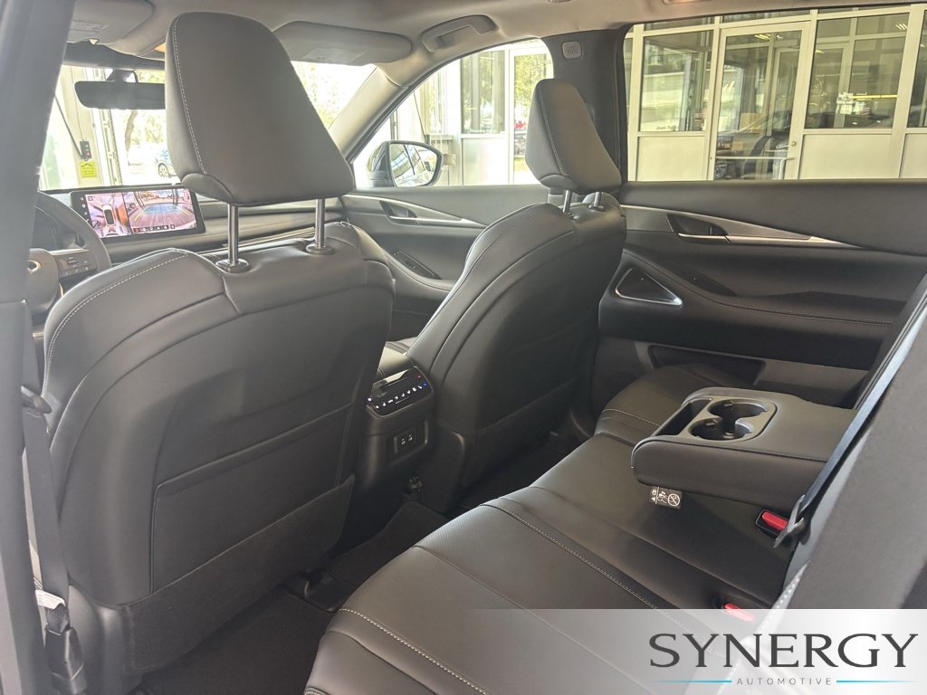 New 2027 RADIANT WHITE INFINITI Luxe FWD image 24