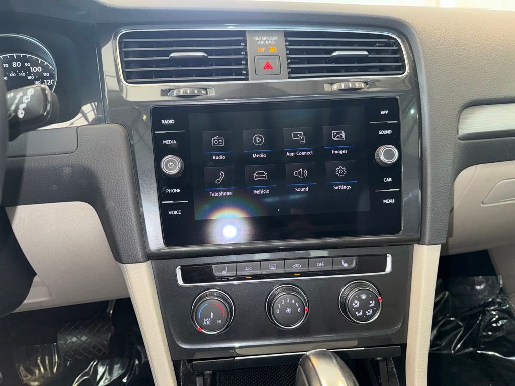 Used 2019 White Volkswagen  image 18