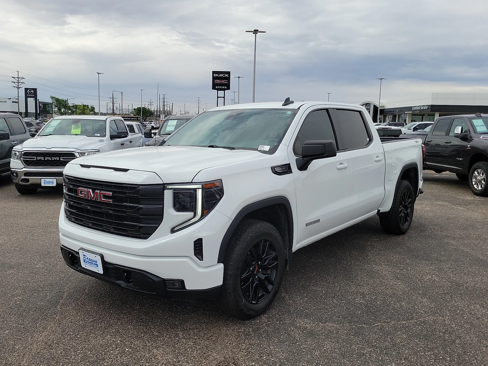 Certified Used 2024 Summit White GMC 4WD Crew Cab Short Box Elevation with 3SB image 5