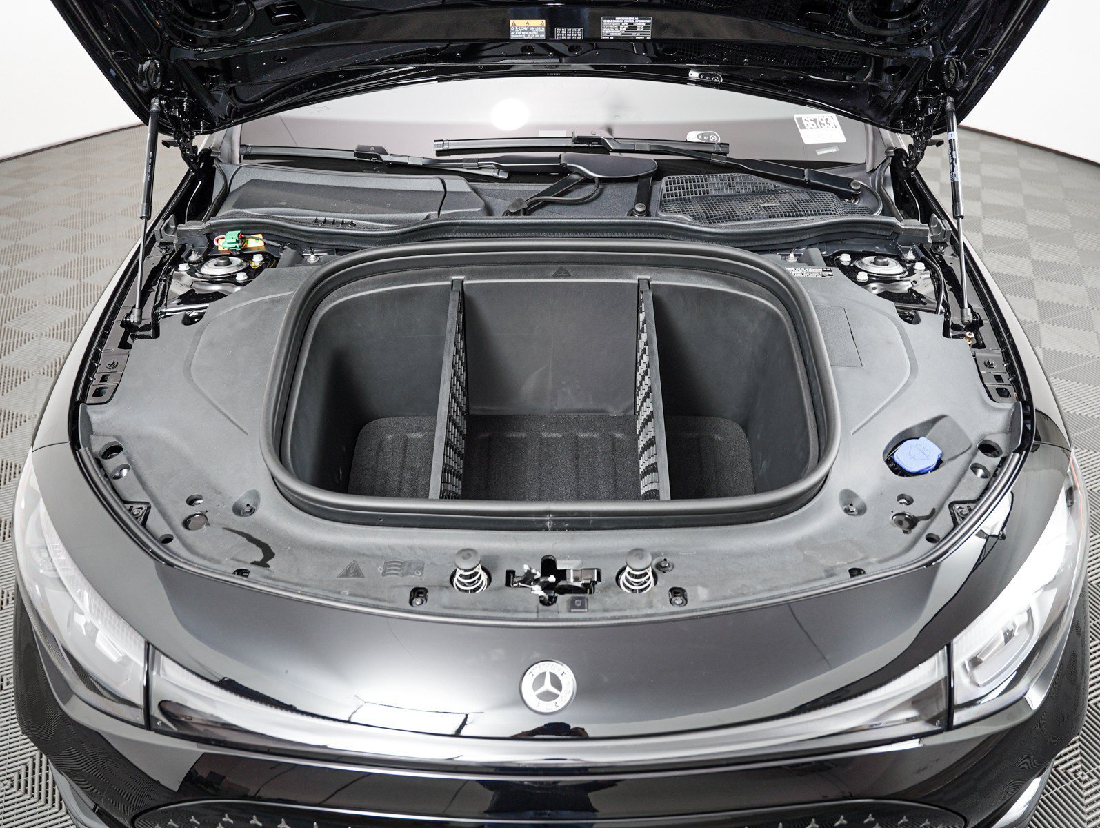 New 2027 Night Black Mercedes-Benz CLA 250+ image 4
