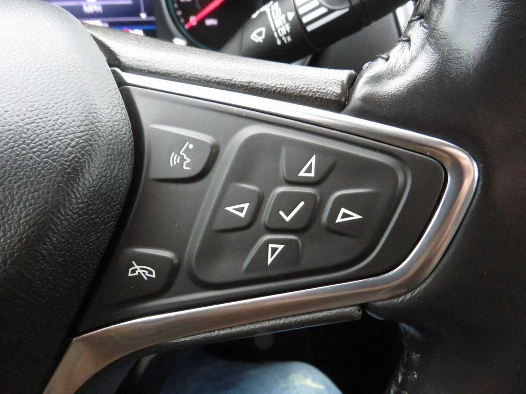Used 2021 Summit White Chevrolet LT image 30