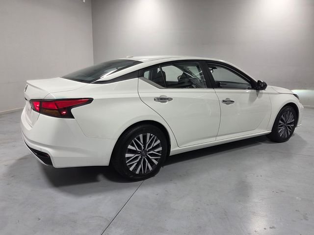 Used 2025 White Nissan 2.5 SV image 12