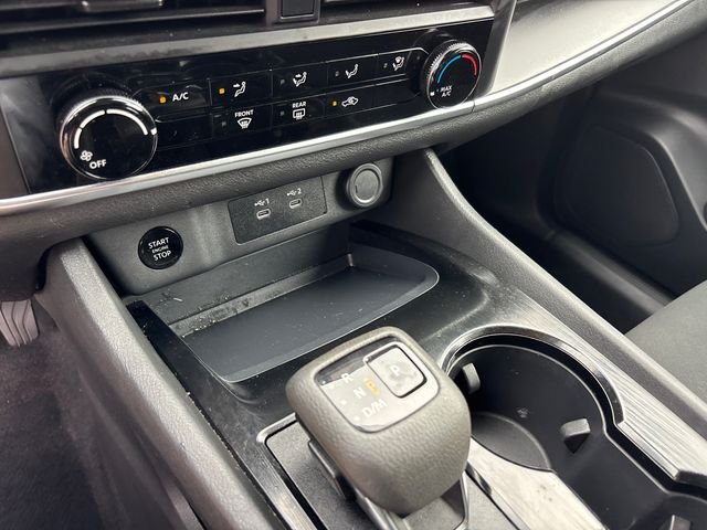 Used 2024 White Nissan S image 23