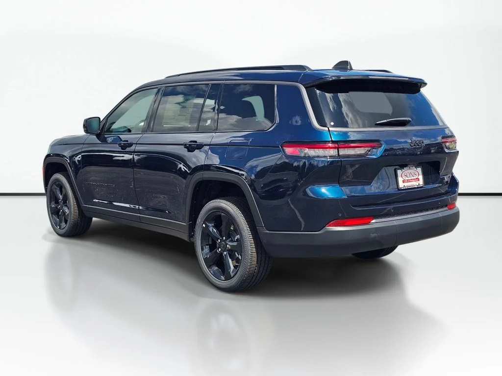 New 2027 Fathom Blue Pearl-Coat Paint Jeep Limited image 12