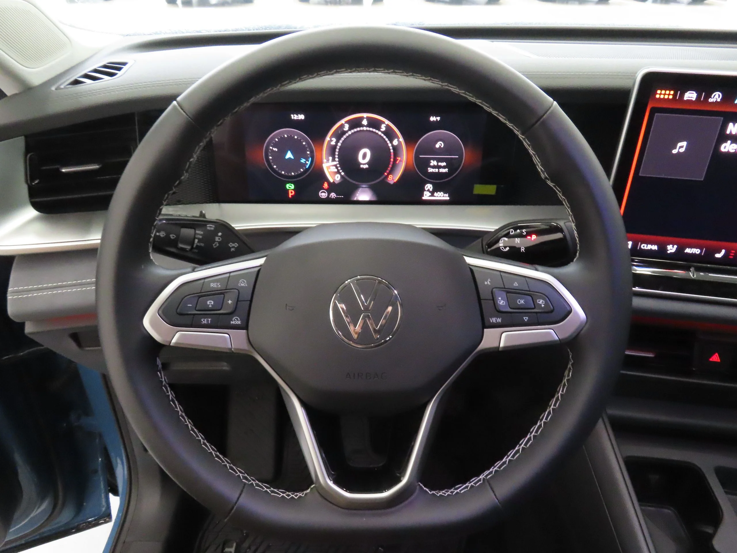 2025 Volkswagen Tiguan SE - Photo 13