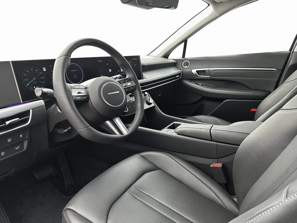 Used 2025 Black Hyundai Limited image 15