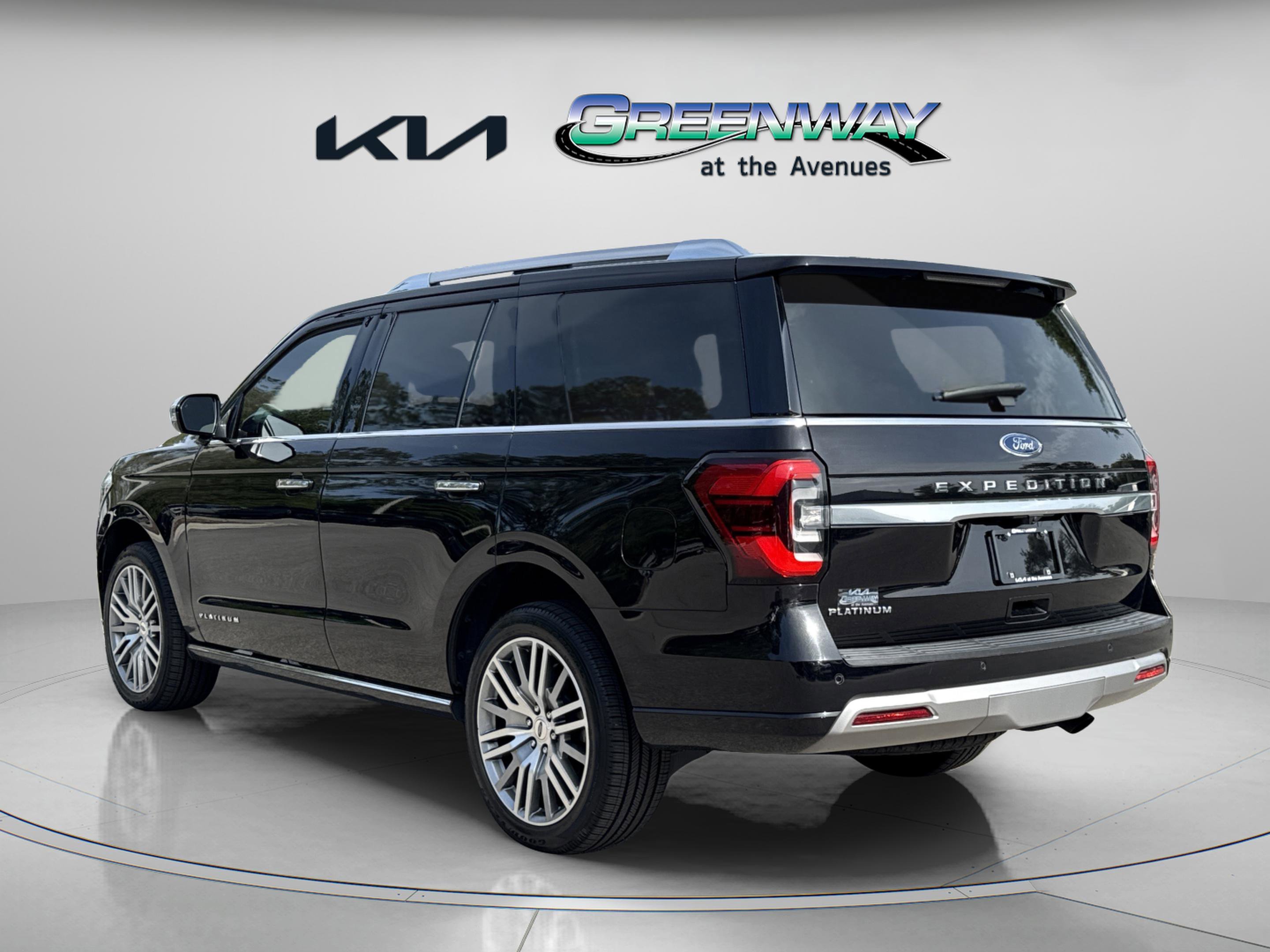 Used 2022 Black Metallic Ford Platinum image 4