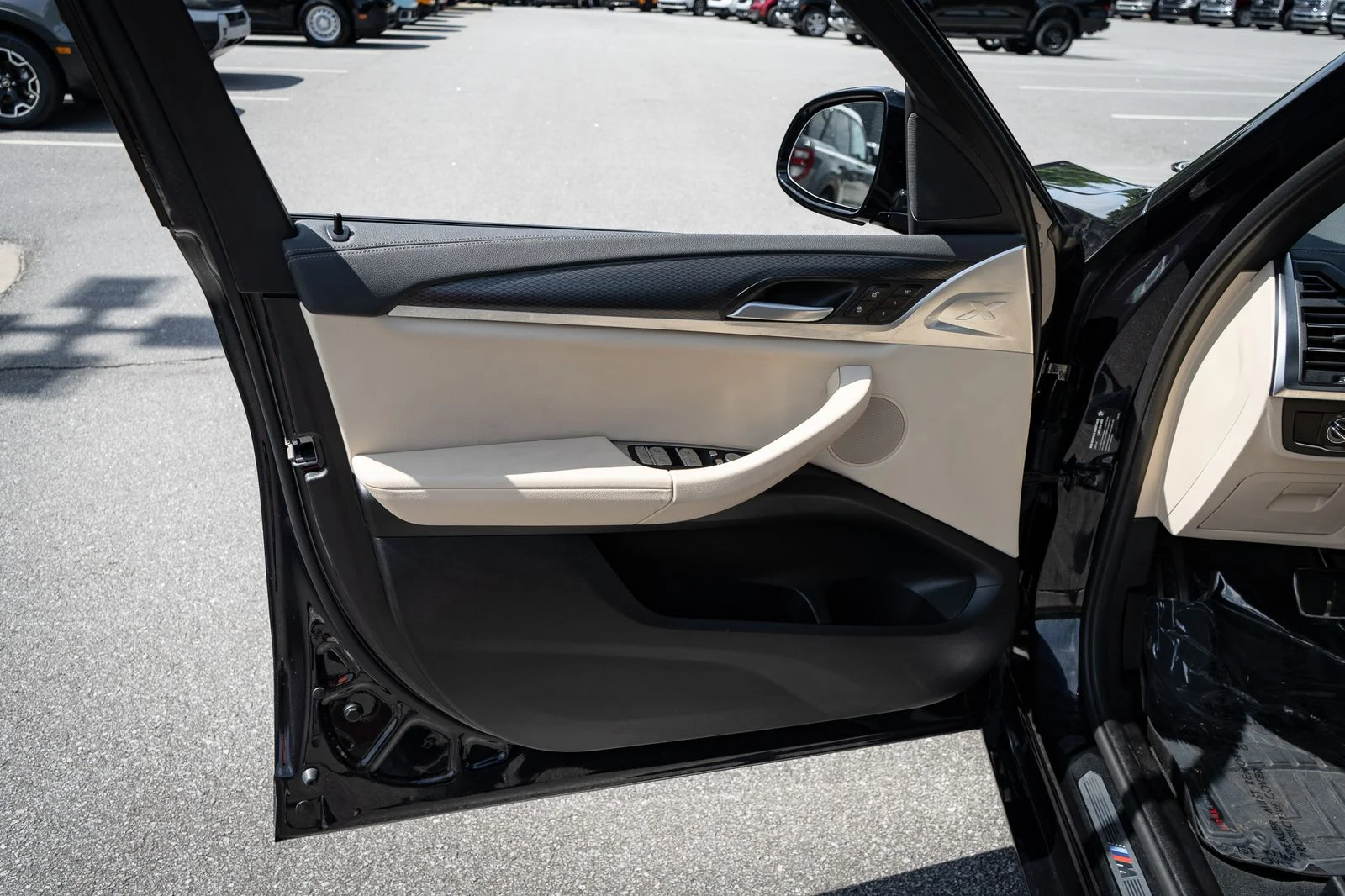 Used 2022 Black BMW xDrive30i image 17