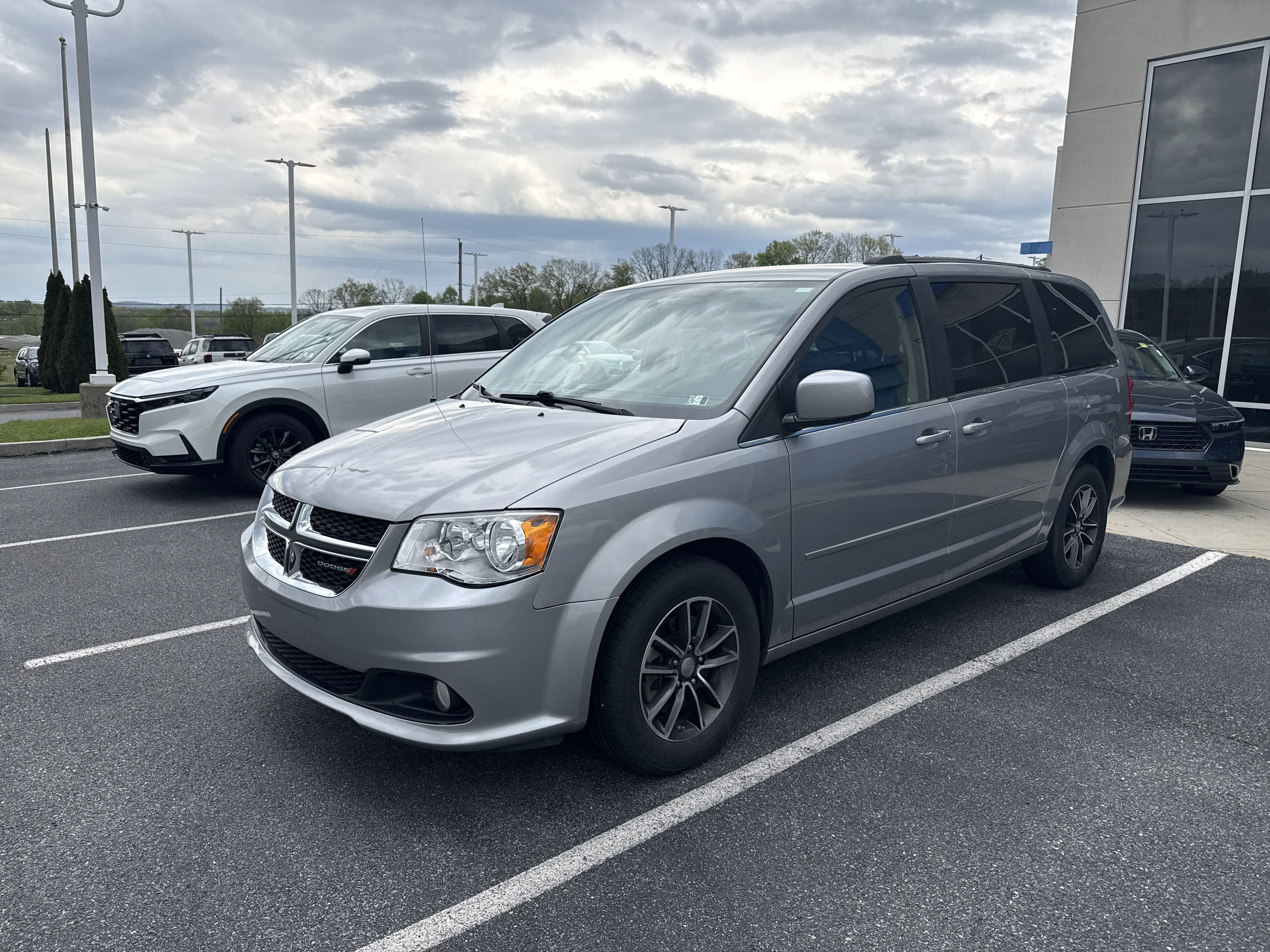 2016 Dodge Grand Caravan SXT Plus's photo