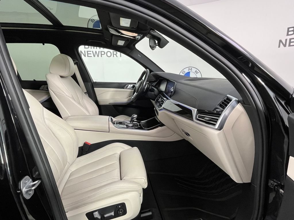 Used 2019 Black BMW xDrive40i image 23