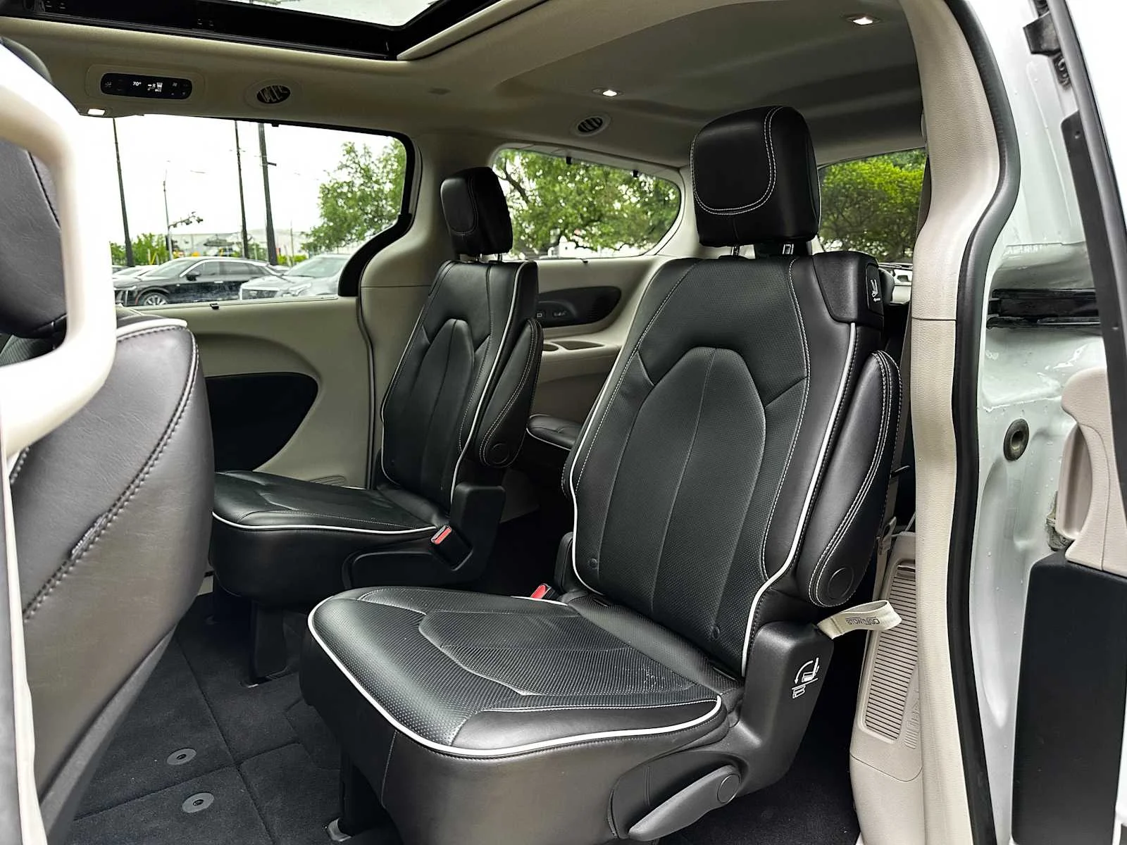 2022 Chrysler Pacifica Limited - Photo 23