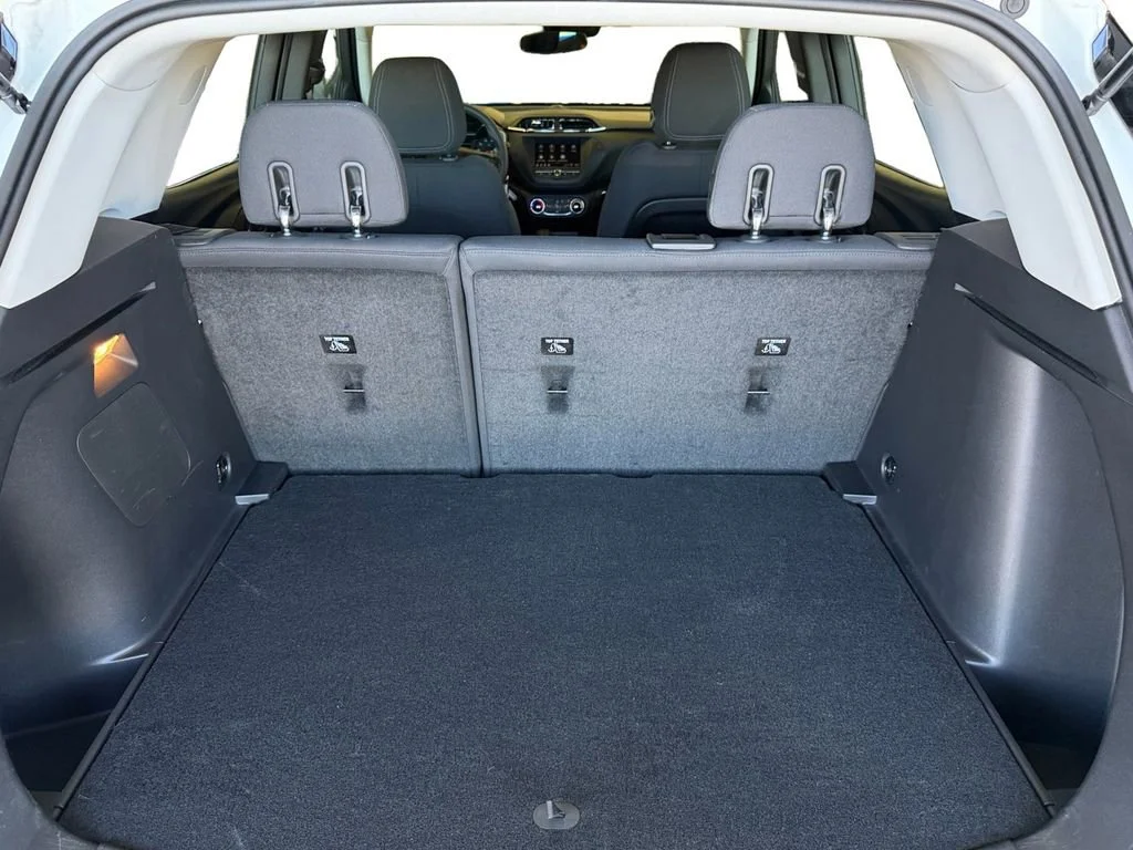Used 2023 Summit White Chevrolet LS image 13
