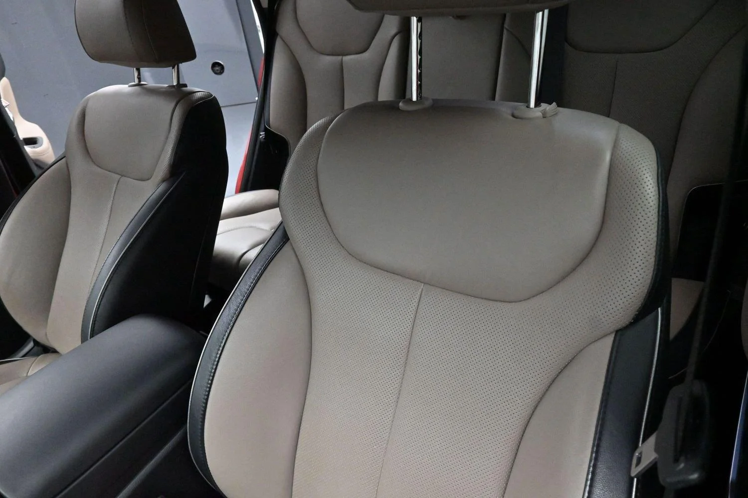 Used 2021 Calypso Red Hyundai Limited image 17