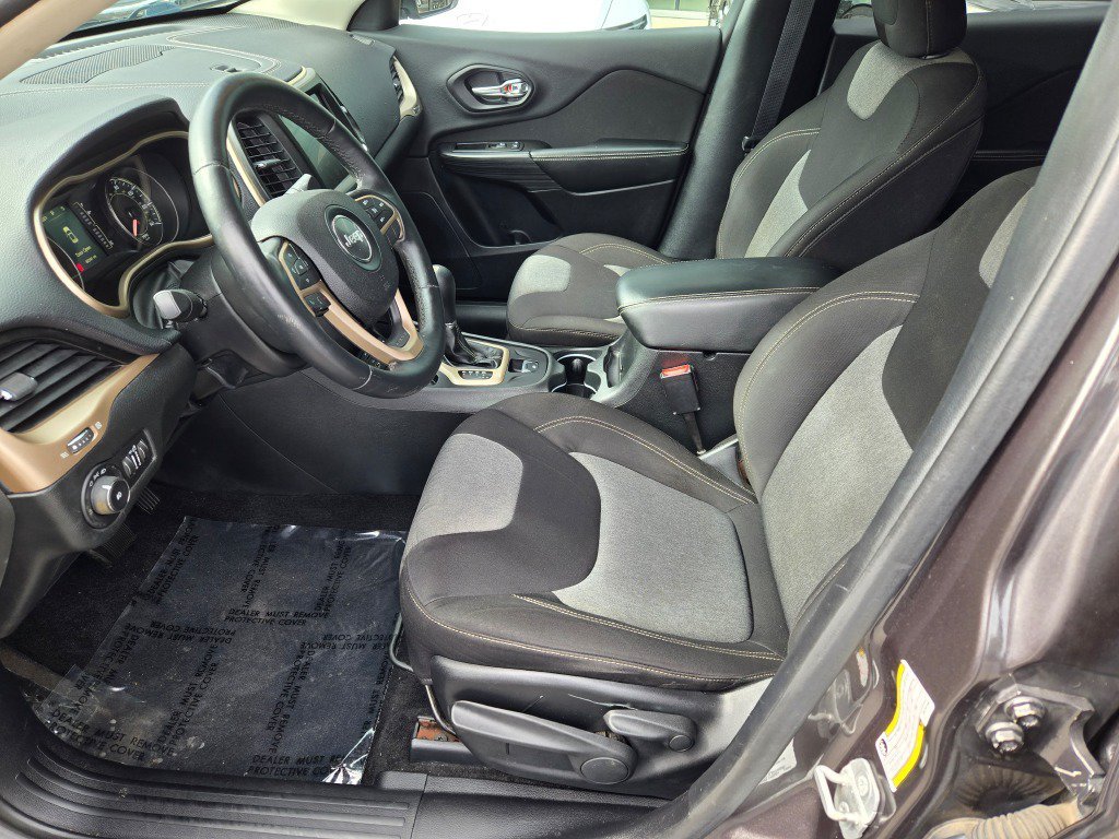 Used 2014 Crystal Metallic Jeep Latitude image 20