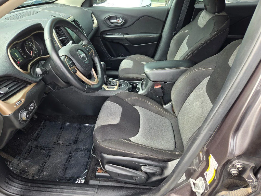 Used 2014 Gray Jeep Latitude image 20