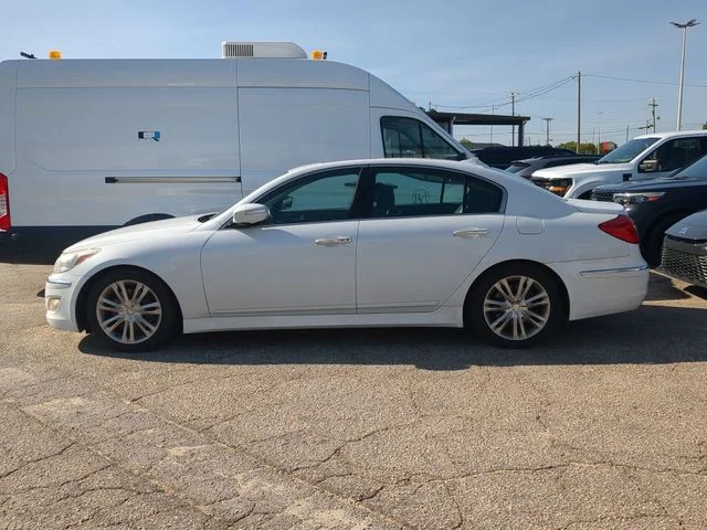 Used 2013 White Hyundai 3.8 image 2