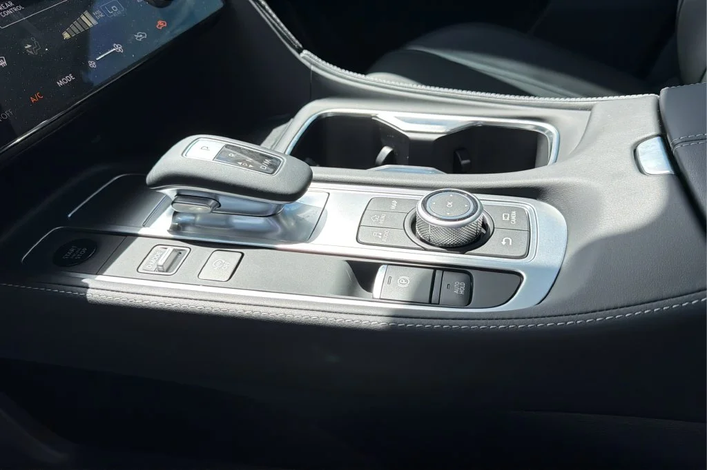 New 2027 RADIANT WHITE INFINITI Luxe FWD image 32