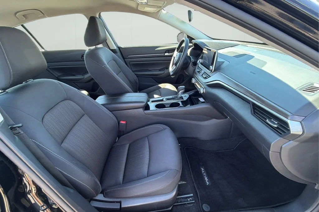 Used 2024 Black Nissan 2.5 SV image 15