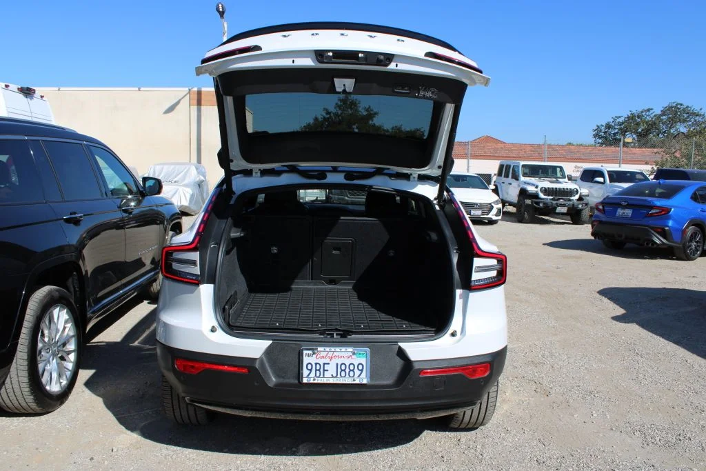 Used 2022 White Volvo Ultimate image 9