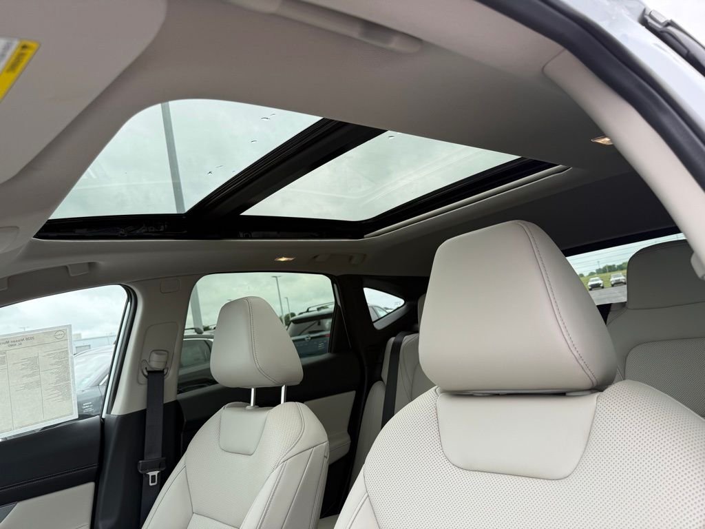 New 2026 Everest White Pearl TriCoat Nissan SL image 6