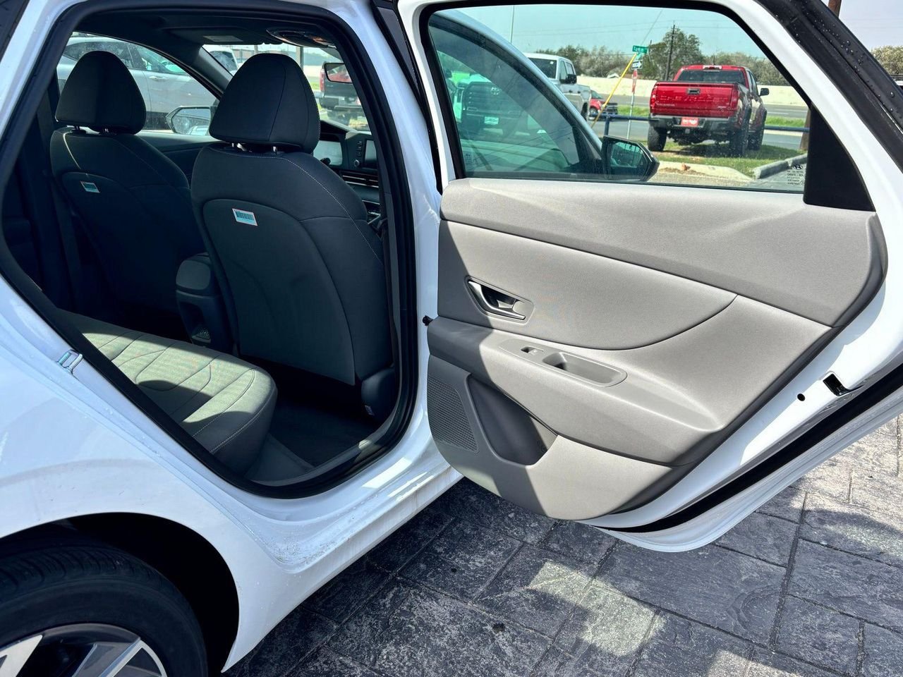 2025 Hyundai Elantra SEL - Photo 19