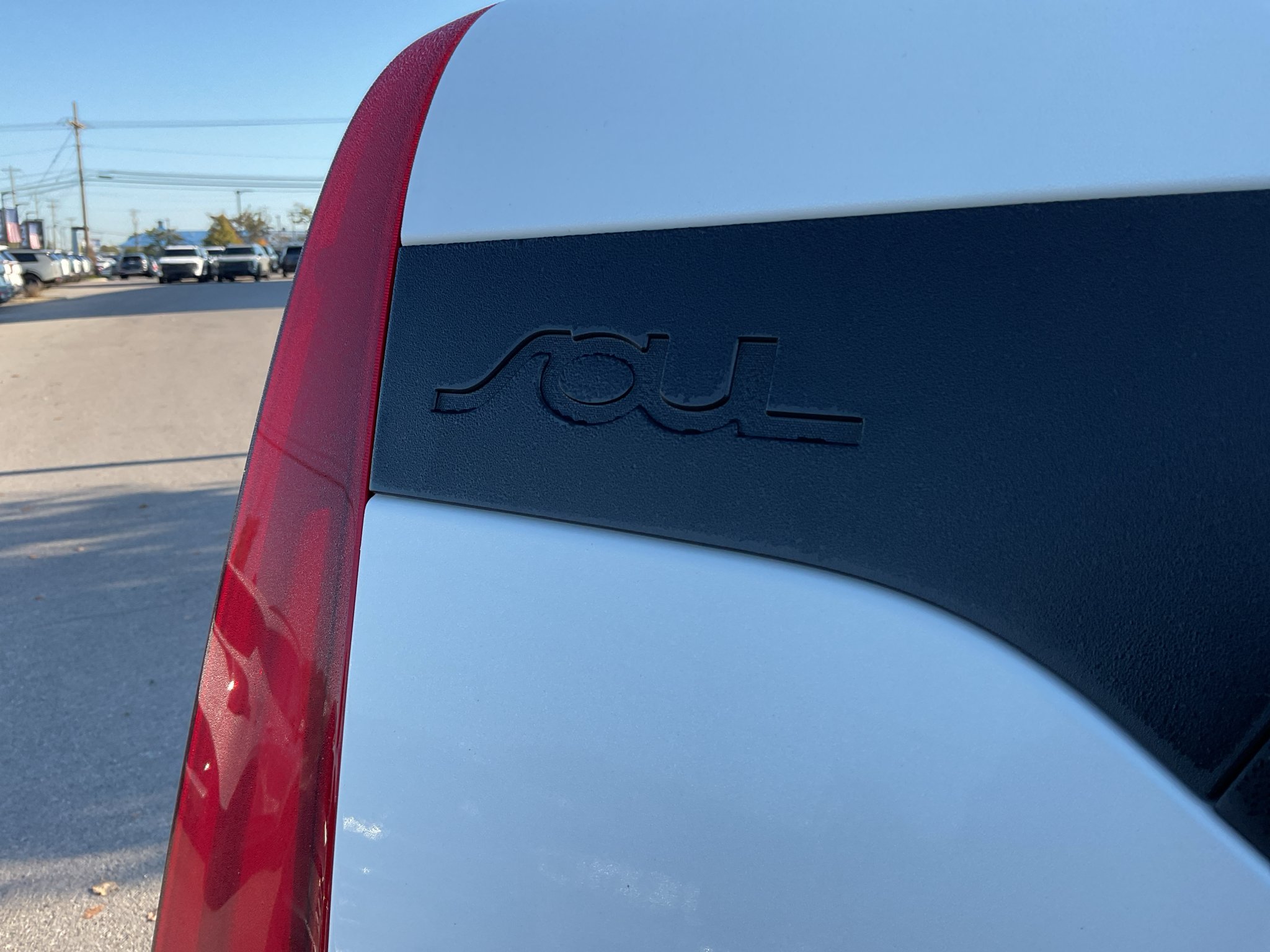 Used 2022 Snow White Pearl Kia LX image 13