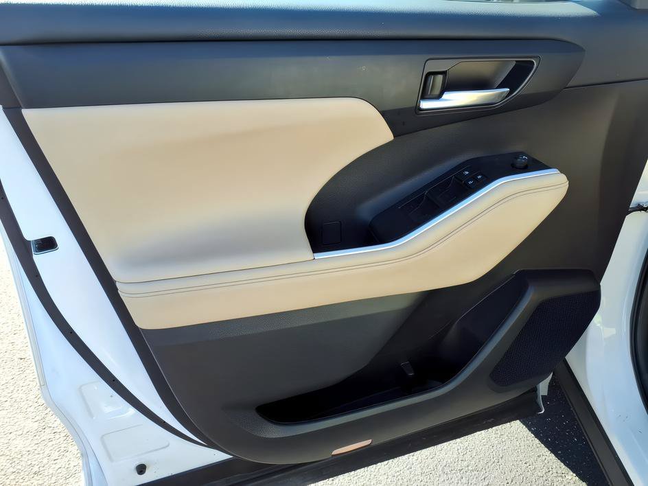 Used 2023 Pearl Toyota XLE image 19
