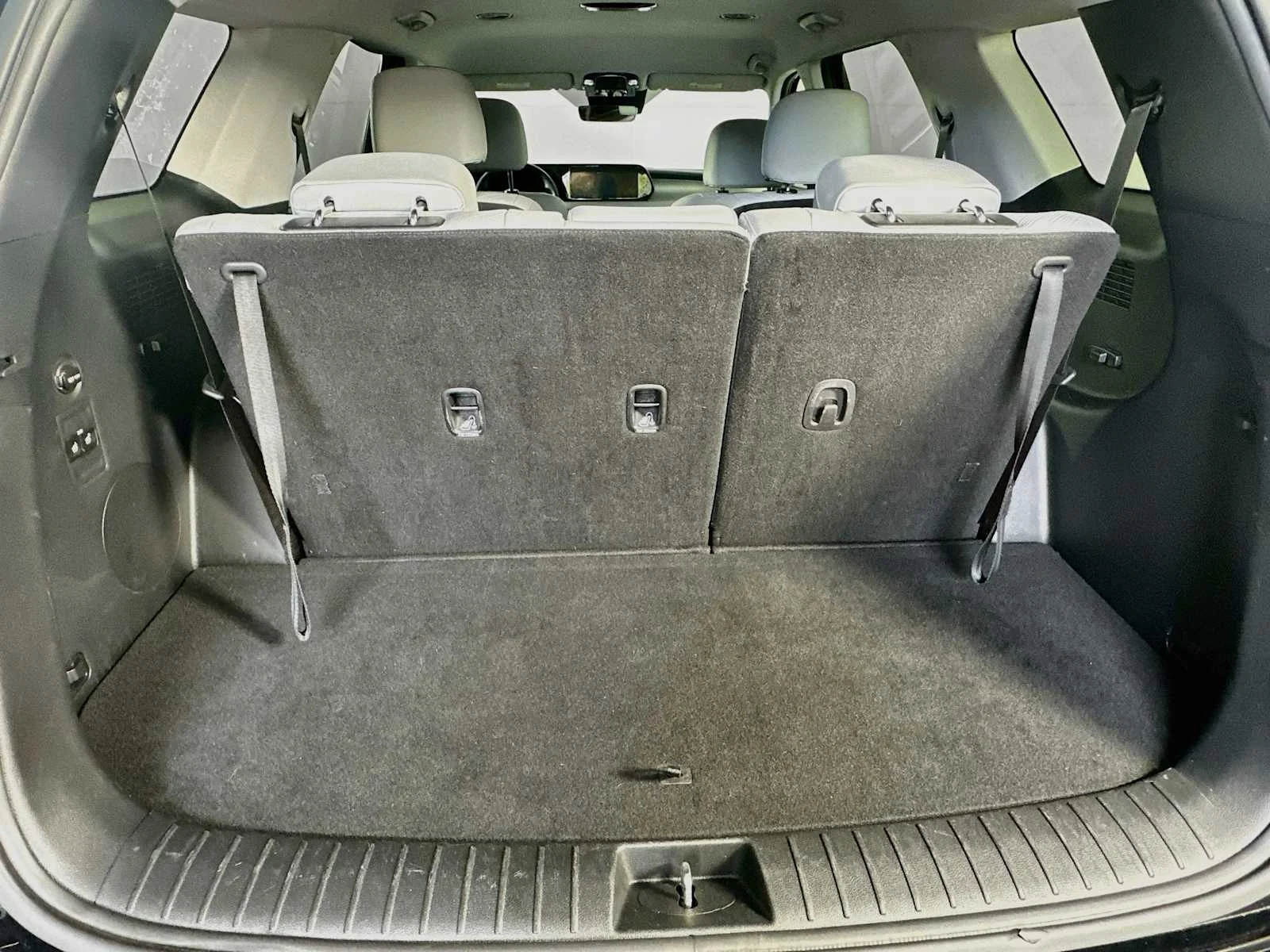Used 2025 Abyss Black Pearl Hyundai SEL image 25