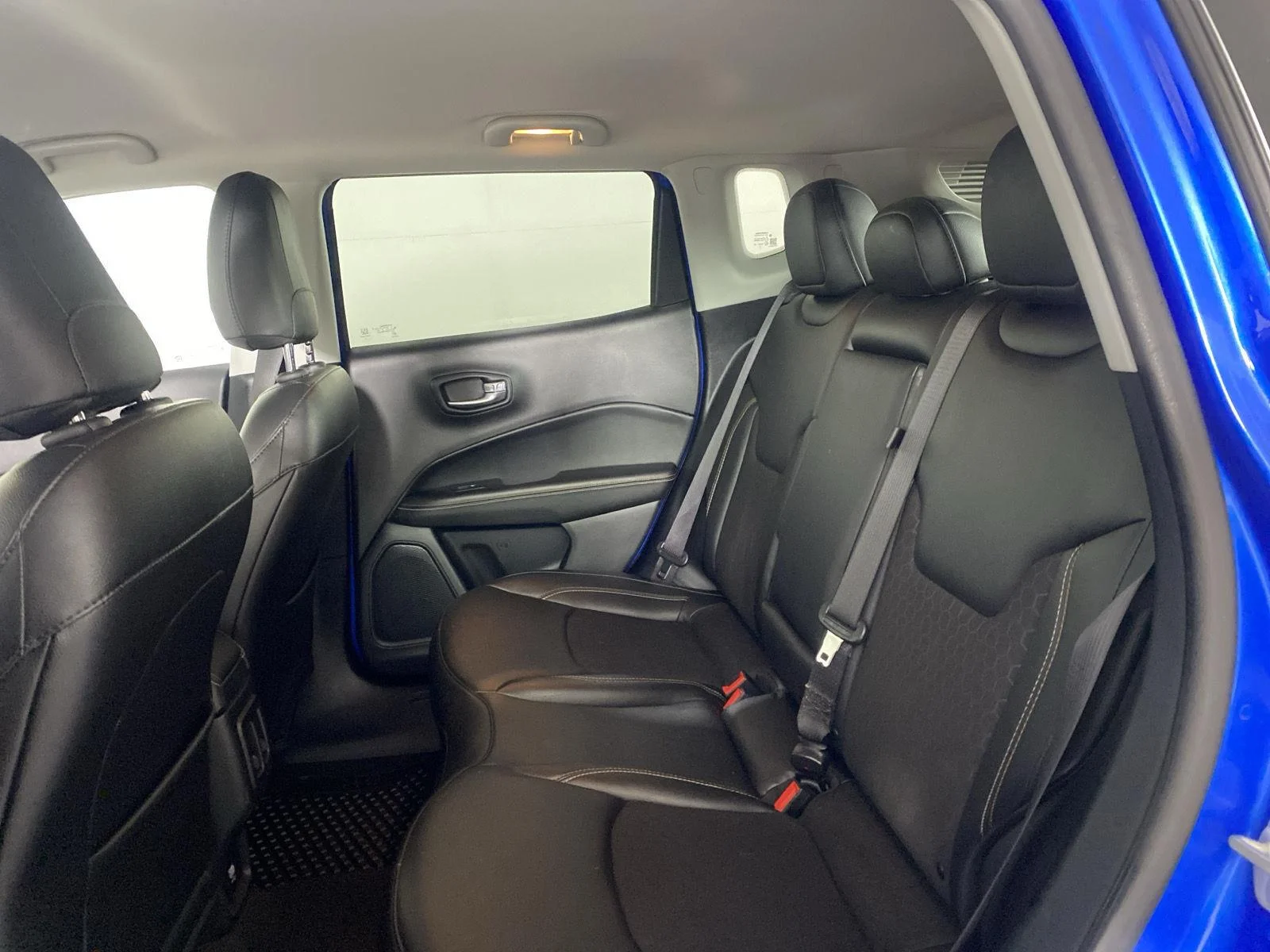 Used 2020 Laser Blue Pearlcoat Jeep Latitude image 22