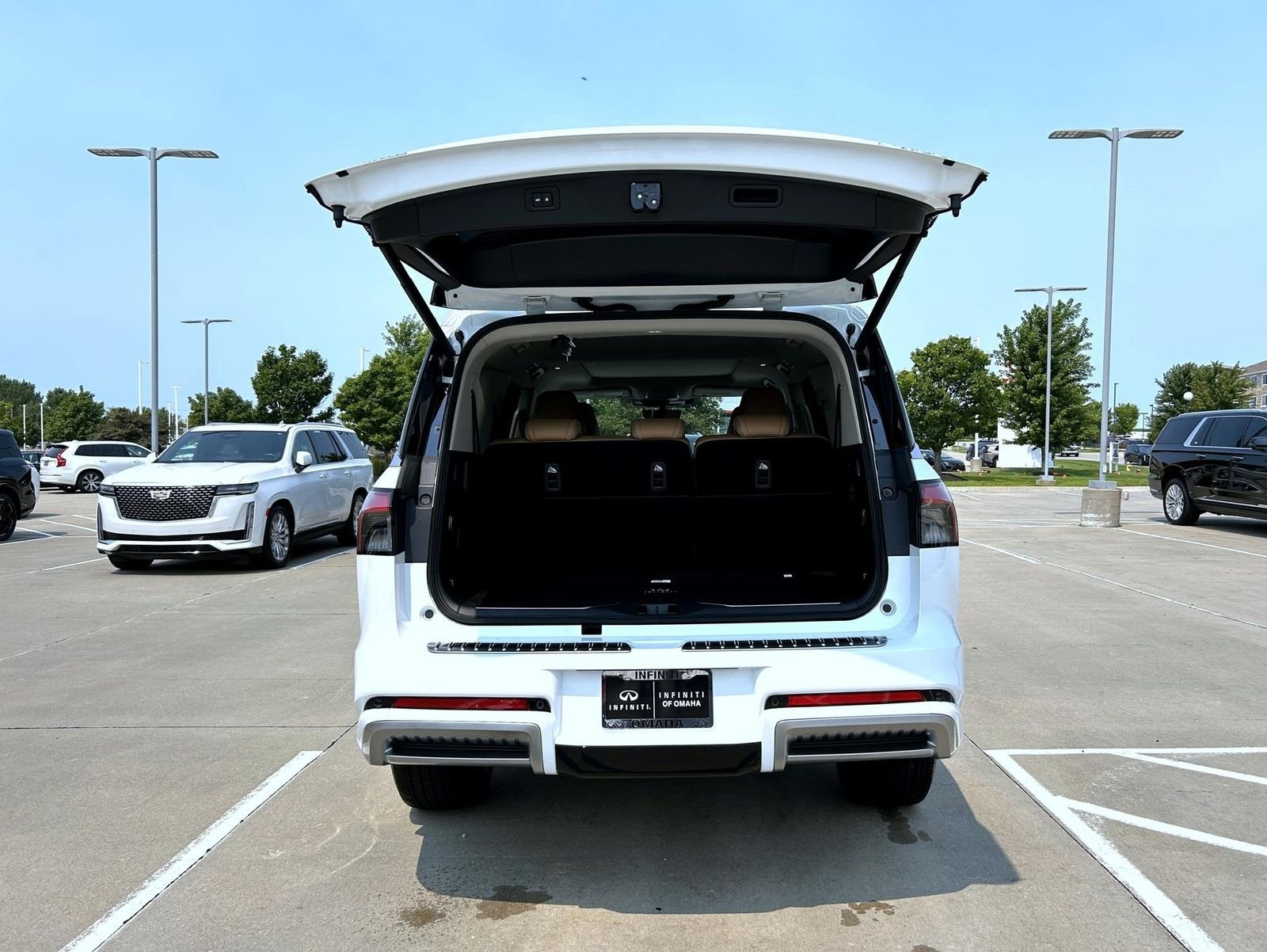 New 2027 RADIANT WHITE INFINITI Luxe 4WD image 23